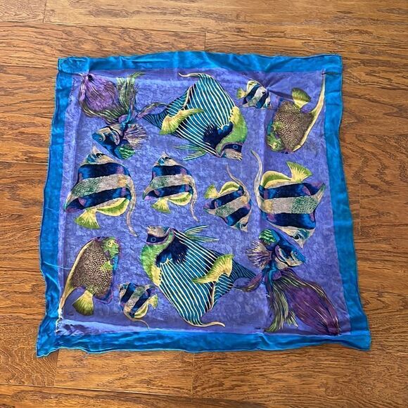 Fish print scarf - Picture 1 of 3